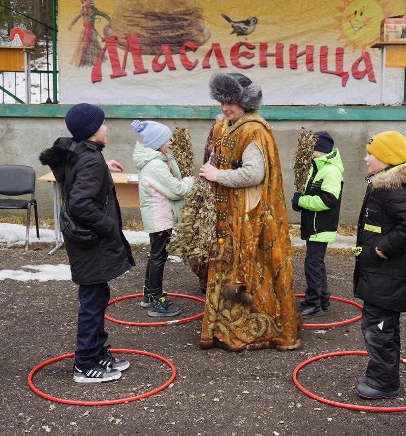 Пушкиногорцы проводили Зиму и встретили Весну.