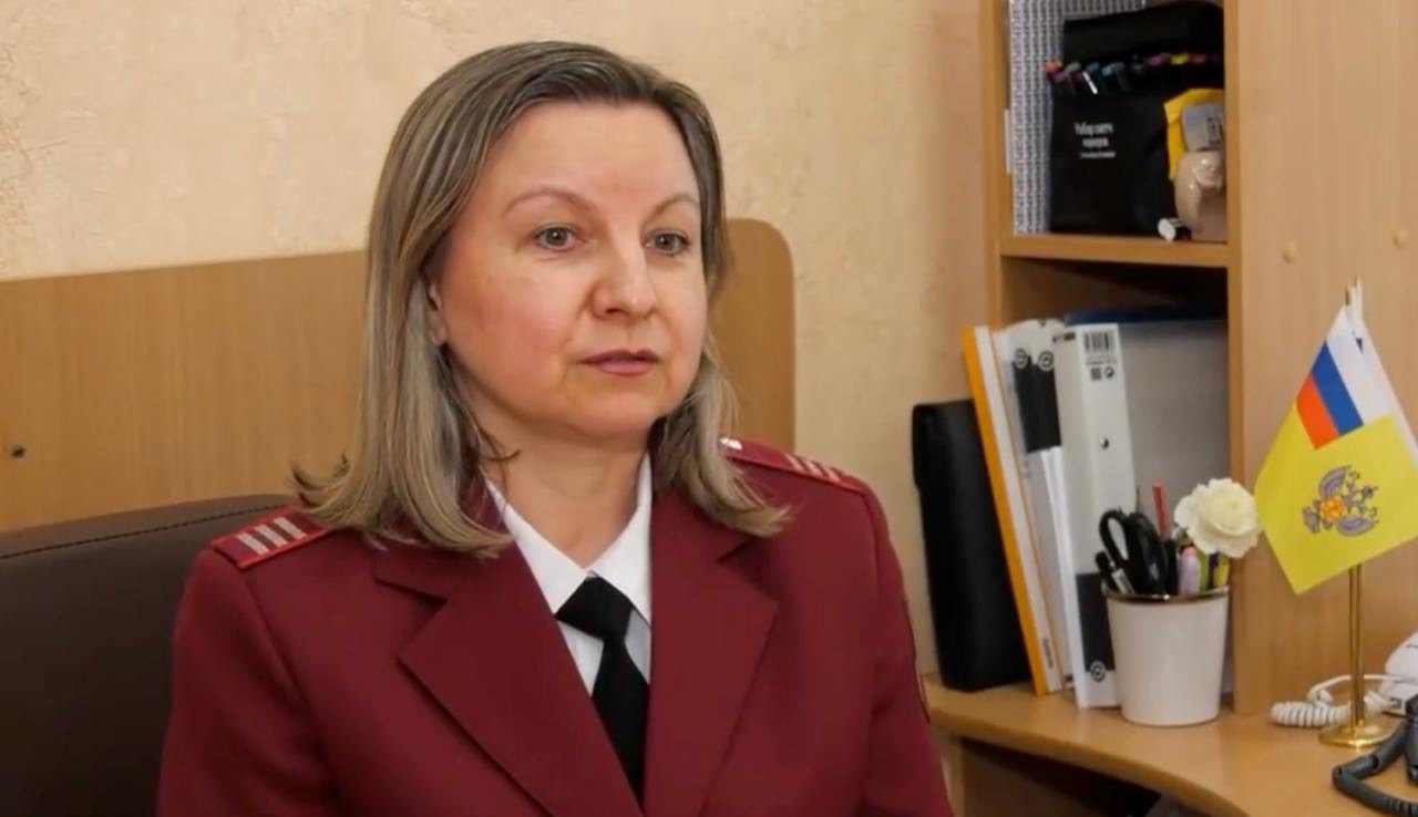 Специалисты Роспотребнадзора рекомендует носить маски в местах скопления людей, особенно сейчас при росте числа заболевших гриппом и ОРВИ..