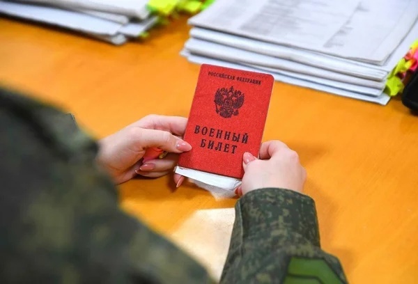 Госдума приняла в первом чтении законопроект, кратно увеличивающий штрафы за несообщение гражданином в военкомат о смене своего местожительства. Госдума приняла в первом чтении законопроект, кратно увеличивающий штрафы за несообщение гражданином в военкомат о смене своего местожительства.